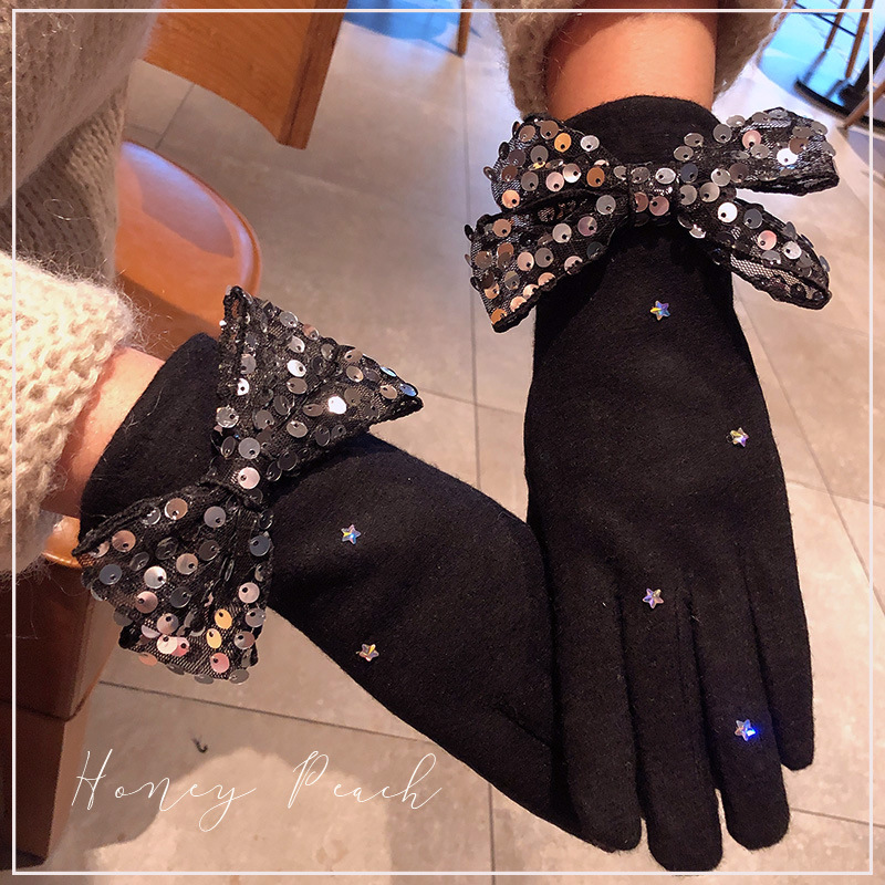2020 winter gloves women ,Sequin bow Korean woolen thickened finger touch screen gloves ,fashion designer women
2020 winter gloves women ,Sequin bow Korean woolen thickened finger touch screen gloves ,fashion designer women