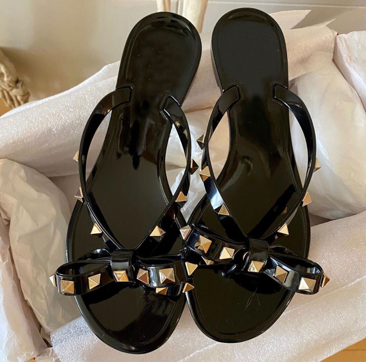 Summer Women Beach Slip On Bow Flip Flops Rock Stud Rubber PVC Flip Flat Sandals Slippers Studs Sandals Flats Luxury Designer Sandalias EU41
Summer Women Beach Slip On Bow Flip Flops Rock Stud Rubber PVC Flip Flat Sandals Slippers Studs Sandals Flats Luxury Designer Sandalias EU41