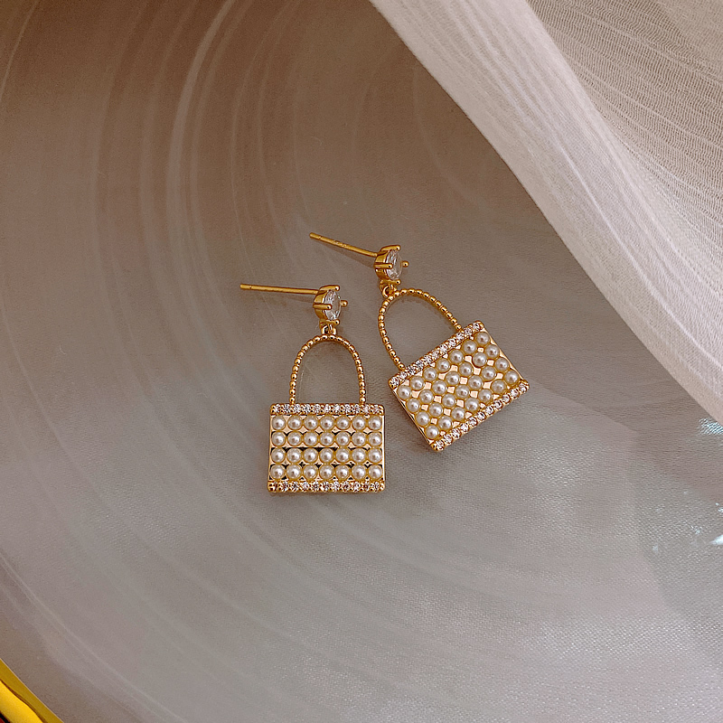 Shiny Side Fashion Brand Jewelry Unique Lock Stud Earrings For Women Gift Elegant Pearl Beads Earrings
Shiny Side Fashion Brand Jewelry Unique Lock Stud Earrings For Women Gift Elegant Pearl Beads Earrings
