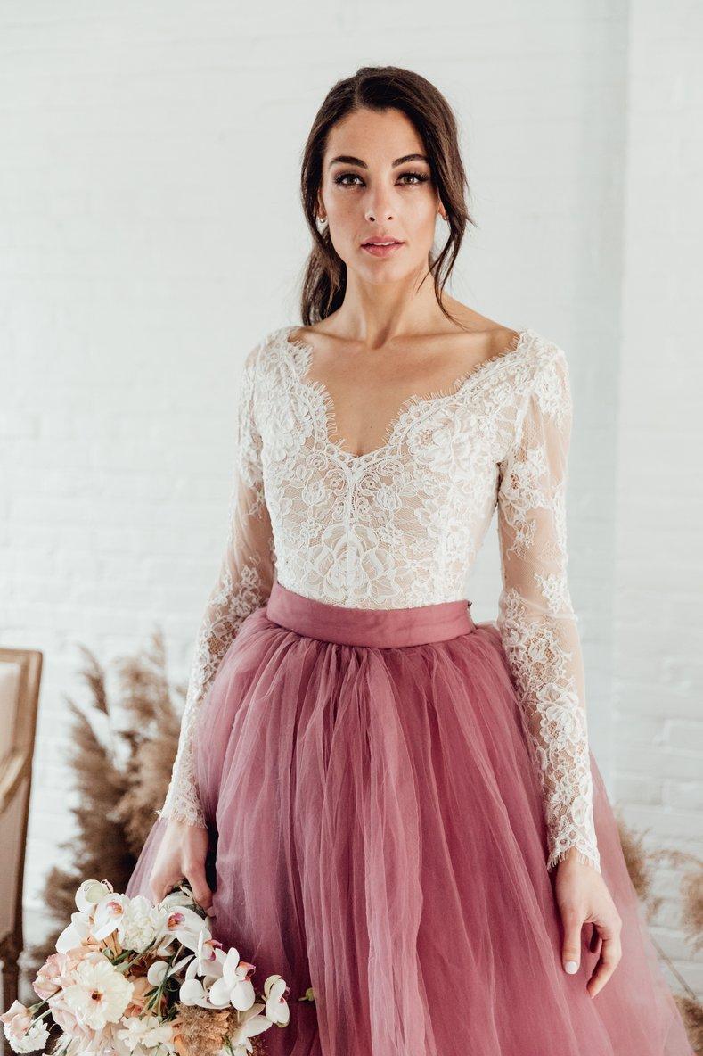 Country 2021 Dresses White And Dusty Pink Tulle V Neck Scalloped Lace Long Sleeves Sweep Train Wedding Gown Hochzeitskleid