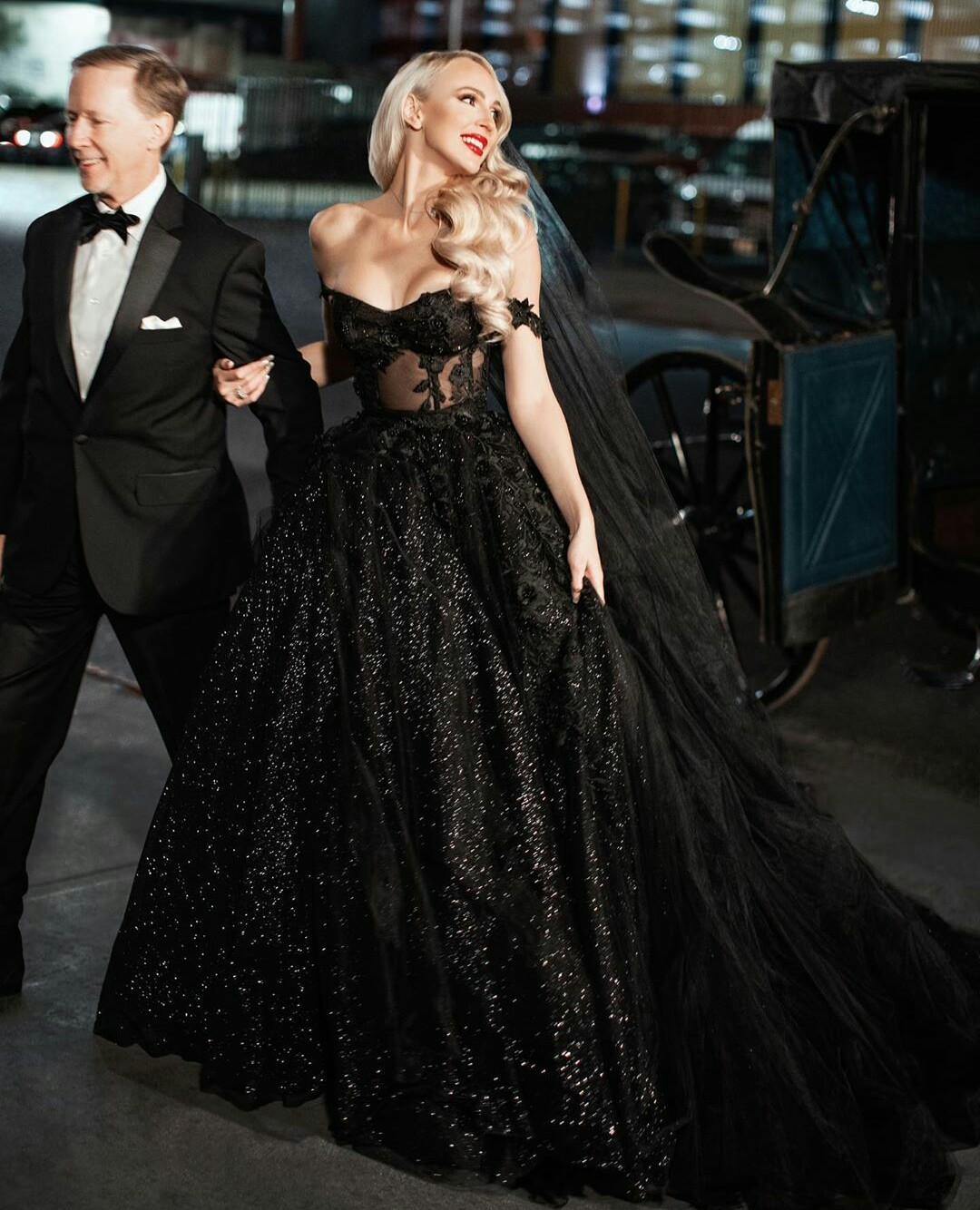 Black Dresses A e Off Shoulder Sequins Beaded Wedding Dress Custom Made Lace Appliqued Sweep Train Vestidos De Novia