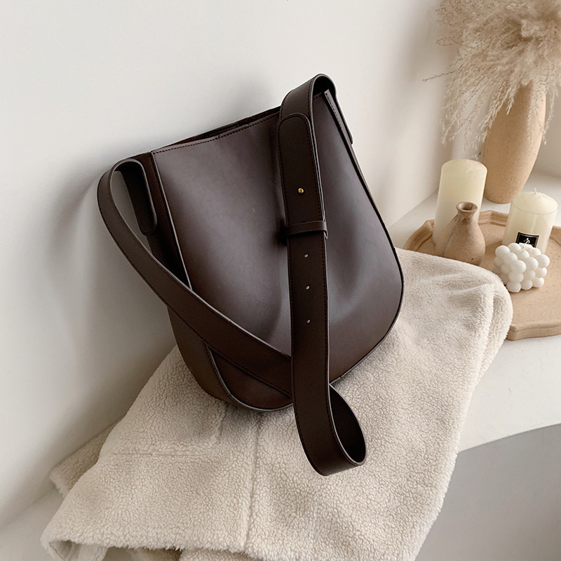 Female Bucket Crossbody Bags Solid For Women 2020 Luxury Handbags Fashion Designer Sac A Main Ladies Hand Shoulder Messenger Bag, 1431coffee
Female Bucket Crossbody Bags Solid For Women 2020 Luxury Handbags Fashion Designer Sac A Main Ladies Hand Shoulder Messenger Bag, 1431coffee