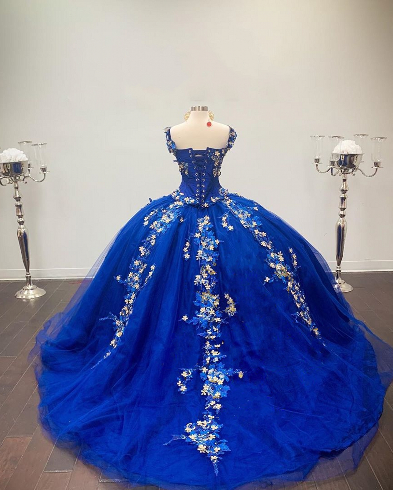 2021 Princess Sweetheart Ball Gown Quinceanera Dresses Lace Appliques Beaded Vintage Masquerade Royal Blue Sweet 16 Girls Dress Prom Party Gowns