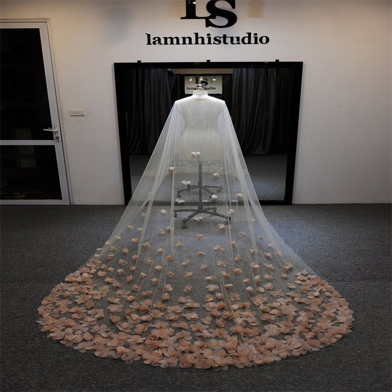 Luxury Wedding Veils Chic Hand Made Flower Newest Three Meters Long Veils Hot Sale One Layers Cathedral Length Bridal Veil