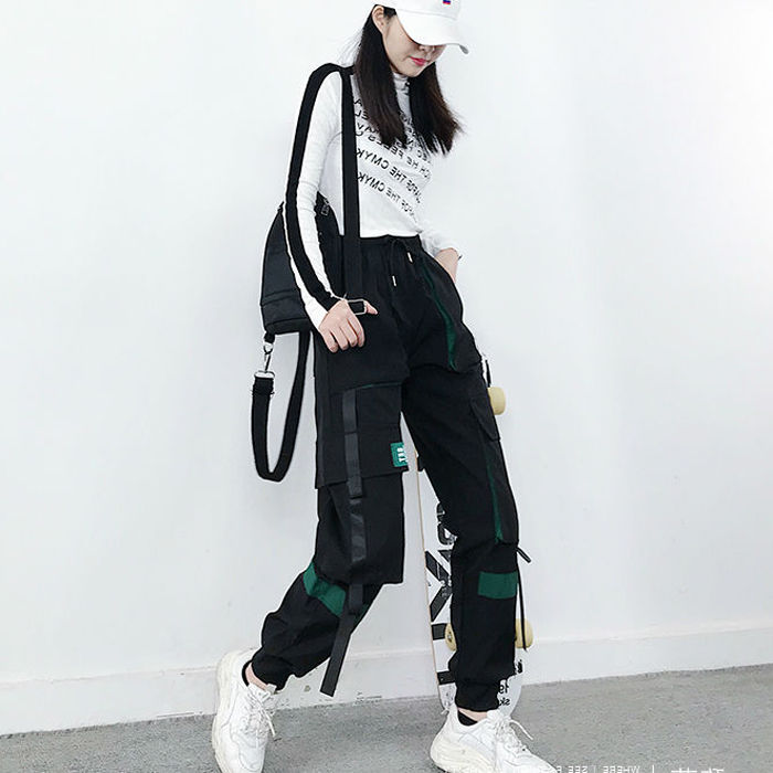 2020 Women Cargo Pants Black Ankle Length Elastic Waist Joggers Female Loose Trousers Casual Haren Pants for spring and summer
2020 Women Cargo Pants Black Ankle Length Elastic Waist Joggers Female Loose Trousers Casual Haren Pants for spring and summer
