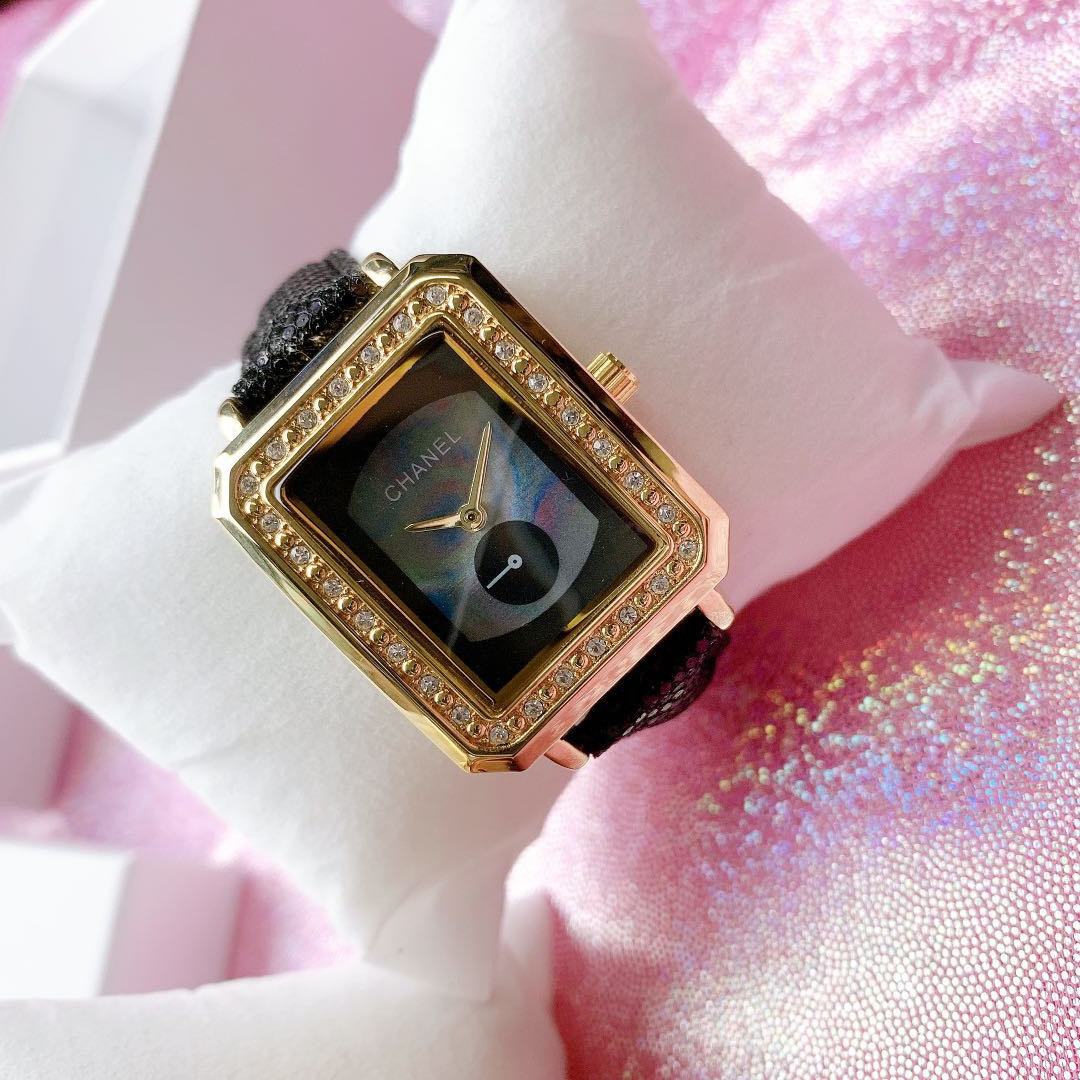 2020 Italy Famous Brand Girls Fashion Casual Watch Women Crystal Leather Strap Quartz Watches Classic Dial Female Clock Lady Relogio, Slivery;brown
2020 Italy Famous Brand Girls Fashion Casual Watch Women Crystal Leather Strap Quartz Watches Classic Dial Female Clock Lady Relogio, Slivery;brown
