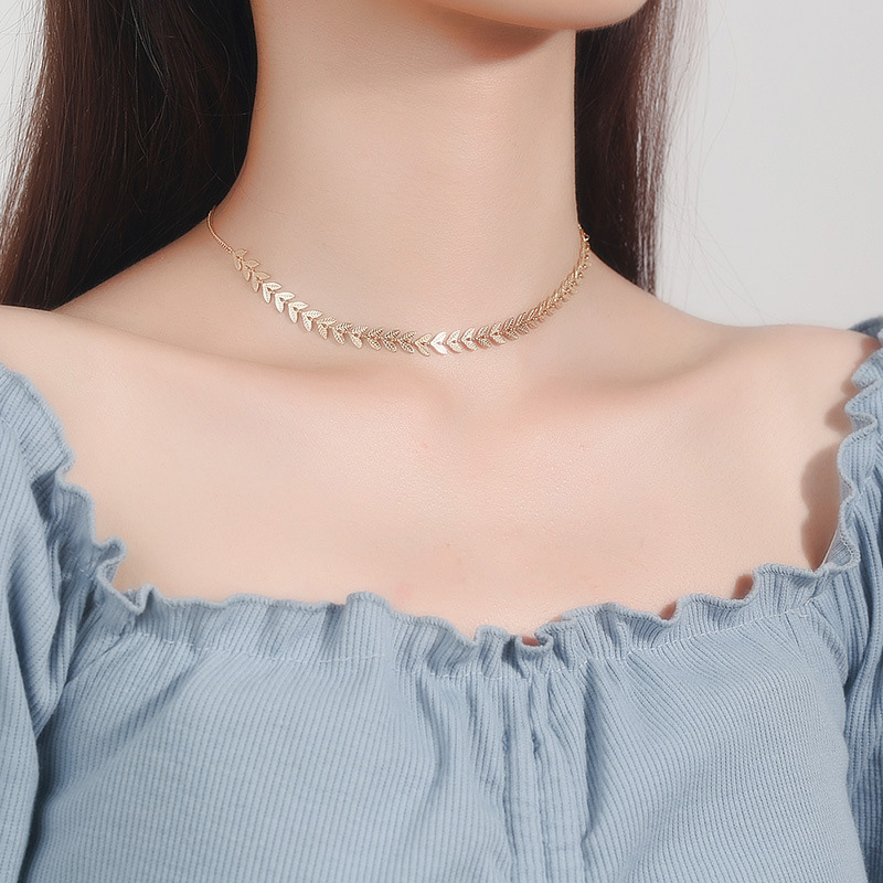 Simple Gold Leaves Choker Necklace French Style Elegant Necklace for Women Fashionable Jewelry
Simple Gold Leaves Choker Necklace French Style Elegant Necklace for Women Fashionable Jewelry