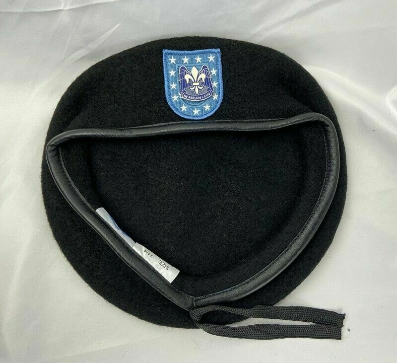 Us Army Infantry Regiment black Beret 82nd Airborne Division Badge Hat Store, As pic 
Us Army Infantry Regiment black Beret 82nd Airborne Division Badge Hat Store, As pic