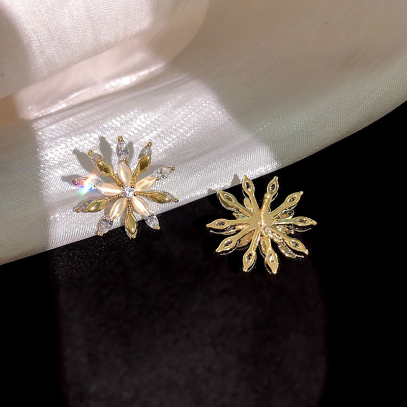 Korean New Arrival Sweet Crystal Holiday Flower Stud Earrings For Women Fashion Elegant Oorbellen Bijoux Party Gifts
Korean New Arrival Sweet Crystal Holiday Flower Stud Earrings For Women Fashion Elegant Oorbellen Bijoux Party Gifts