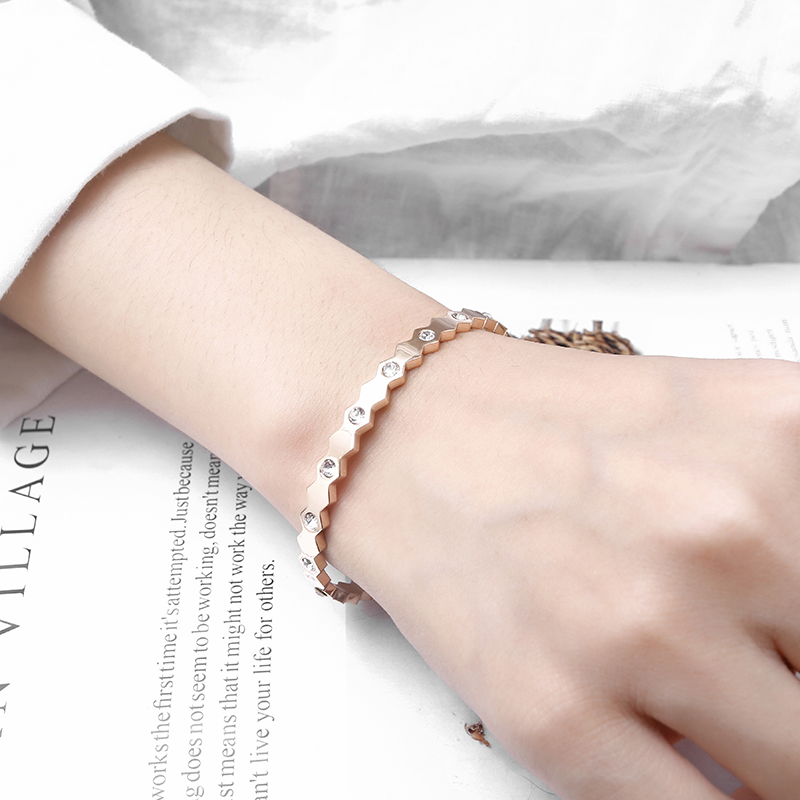 Bridal Wedding Crystal Bangle New Fashion 316L Stainless Steel with Cubic Zircon C Shape Women Bracelet & Bangle
Bridal Wedding Crystal Bangle New Fashion 316L Stainless Steel with Cubic Zircon C Shape Women Bracelet & Bangle