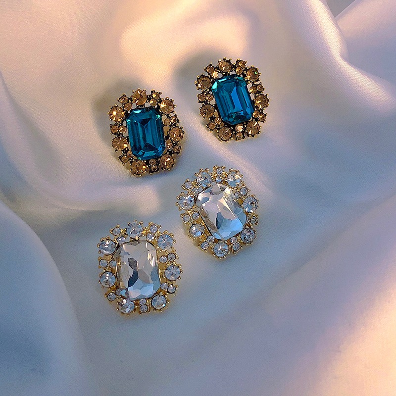 MENGQIAO Fashion Vintage Square Crystal Stud Earrings For Women Simple Luxury Boucle D'oreille Pendientes Jewelry Accessories
MENGQIAO Fashion Vintage Square Crystal Stud Earrings For Women Simple Luxury Boucle D'oreille Pendientes Jewelry Accessories