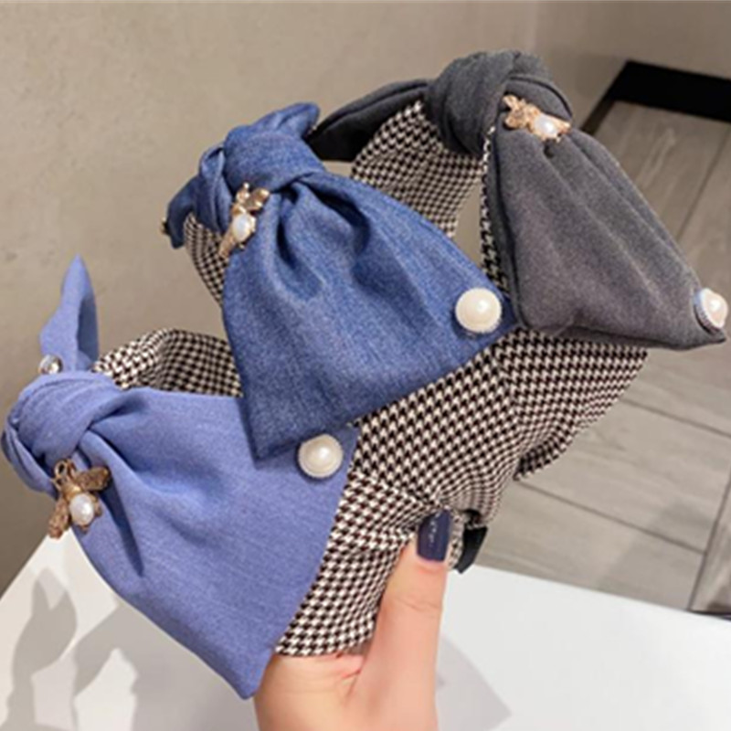 Classic Houndstooth Denim Bowknot Headband for Women Outdoor Headdress Plaids Bow Hairband with Pearls Bees Top Knot Hair Hoop
Classic Houndstooth Denim Bowknot Headband for Women Outdoor Headdress Plaids Bow Hairband with Pearls Bees Top Knot Hair Hoop