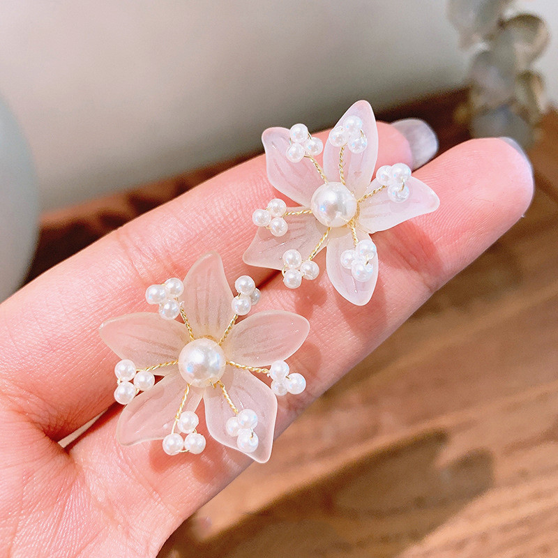 Korean White Pearl Flower Stud Earrings For Women Elegant Earrings 2020 New Fashion Jewelry Summer Small Fresh Hot
Korean White Pearl Flower Stud Earrings For Women Elegant Earrings 2020 New Fashion Jewelry Summer Small Fresh Hot