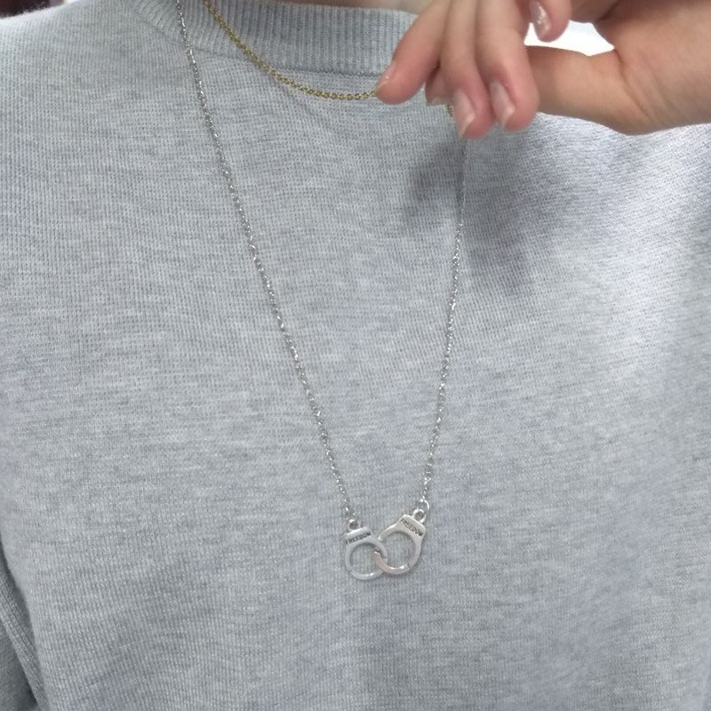 Handcuff pendant necklace women aesthetic Long chains necklace Women's jewelry Accessories collares wholesale kpop
Handcuff pendant necklace women aesthetic Long chains necklace Women's jewelry Accessories collares wholesale kpop