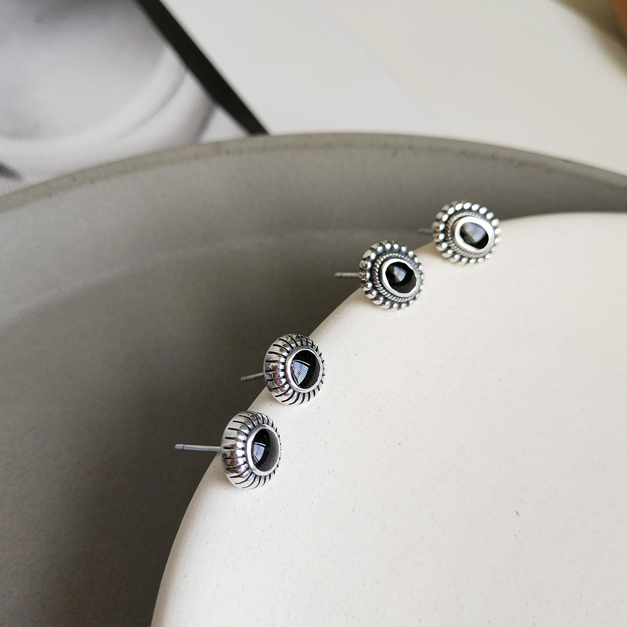 Vintage style 925 sterling silver stud handmade earrings American European antique silver designer stud earrings with black enamal for women