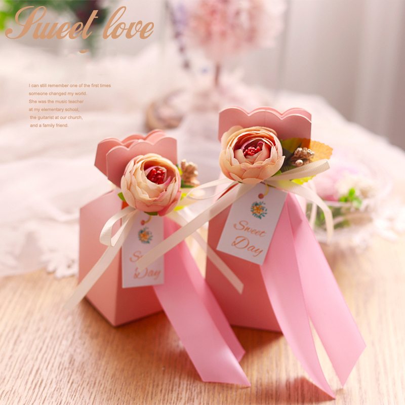 20 pcs Wedding Candy Box Romantic flower paperboard Gift Box paper bag colorful silk decor candy wedding gift for guests
20 pcs Wedding Candy Box Romantic flower paperboard Gift Box paper bag colorful silk decor candy wedding gift for guests