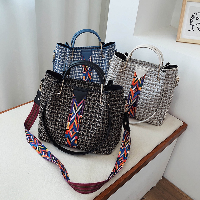 Fashionable Female Bag, Tide Texture, Versatile Messenger Bag, Large Capacity Ladies Personalized Shoulder Bag, Black