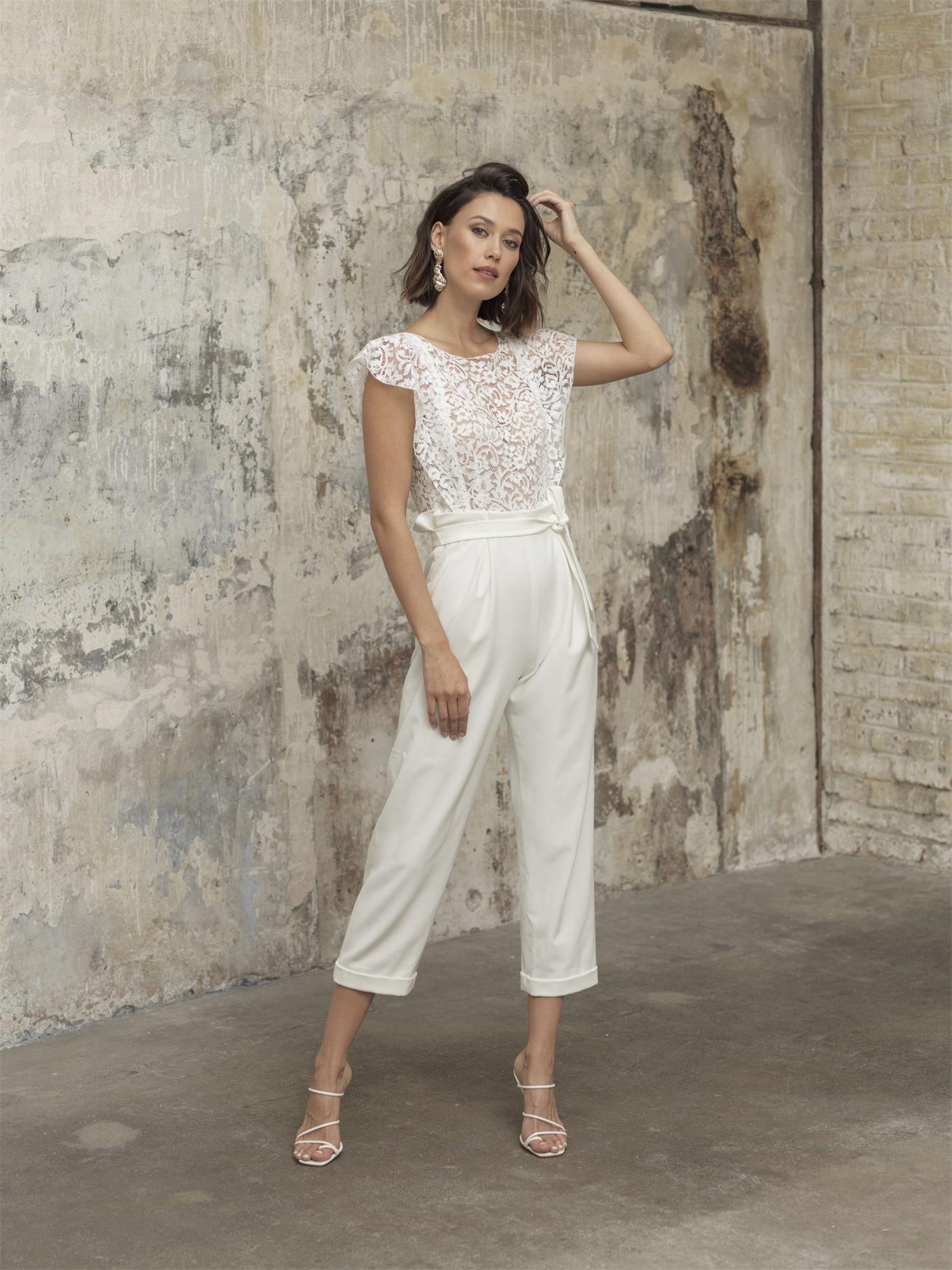 2021 New Backless Jumpsuits Bridal Outfit Beach Wedding Dresses Tea Length Lace Reception Gowns Women Pant Suit