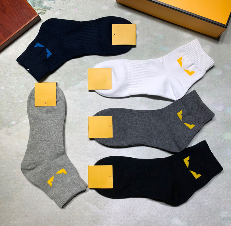 5 Pair/Box Man Socks New sport socks Nesign Cotton Couple luxury designer women Hot Athletic Socks, With box
5 Pair/Box Man Socks New sport socks Nesign Cotton Couple luxury designer women Hot Athletic Socks, With box