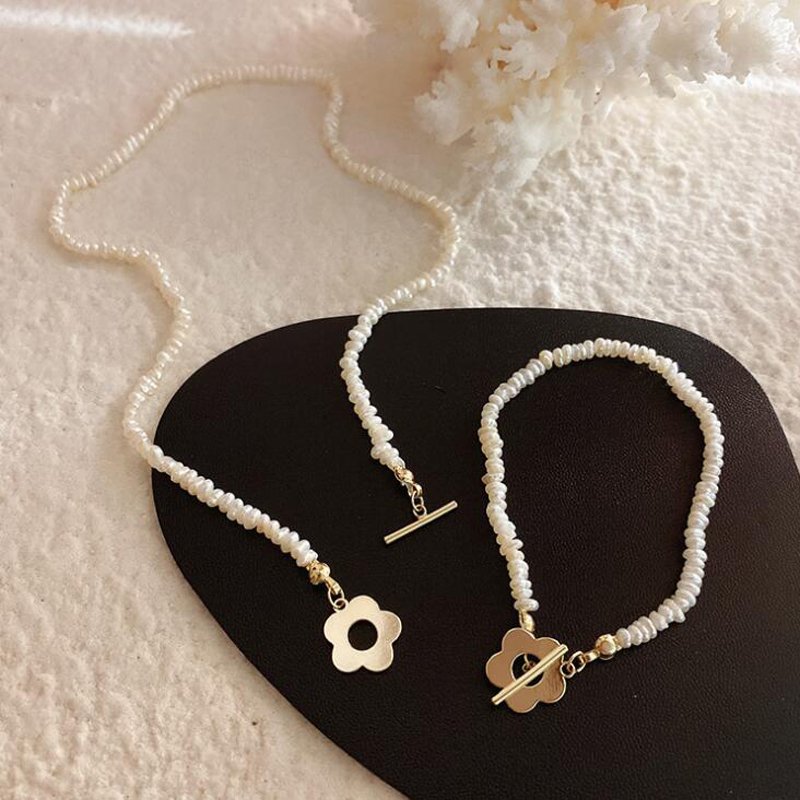 Natural Freshwater Pearl Necklace Retro Classic Style Flower Pendant Pearl Clavicle Chain Necklace Set For Women
Natural Freshwater Pearl Necklace Retro Classic Style Flower Pendant Pearl Clavicle Chain Necklace Set For Women