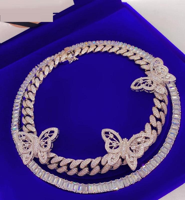Silver color iced out bling 5A cz 12mm cuban chain big butterfly charm choker necklace 15" 16" 2020 new buttefly women jewelry
Silver color iced out bling 5A cz 12mm cuban chain big butterfly charm choker necklace 15" 16" 2020 new buttefly women jewelry