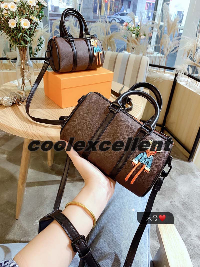 New Fashion Speedyss Mini Handbag Large Flower Pattern Leather Vintage Classic Ladies Shoulder Bag, Same as picture description
New Fashion Speedyss Mini Handbag Large Flower Pattern Leather Vintage Classic Ladies Shoulder Bag, Same as picture description