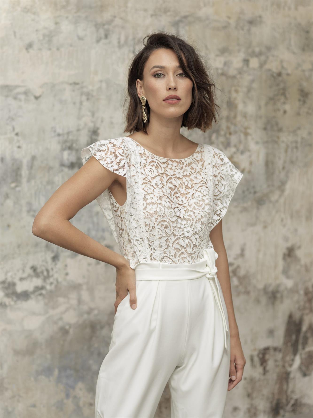 2021 New Backless Jumpsuits Bridal Outfit Beach Wedding Dresses Tea Length Lace Reception Gowns Women Pant Suit