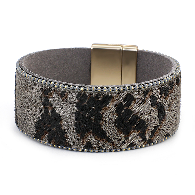 ALLYES Leopard Pattern Fur Genuine Leather Bracelets for Women Bohemian Hairy Wide Wrap Bracelet Female Fashion Jewelry
ALLYES Leopard Pattern Fur Genuine Leather Bracelets for Women Bohemian Hairy Wide Wrap Bracelet Female Fashion Jewelry