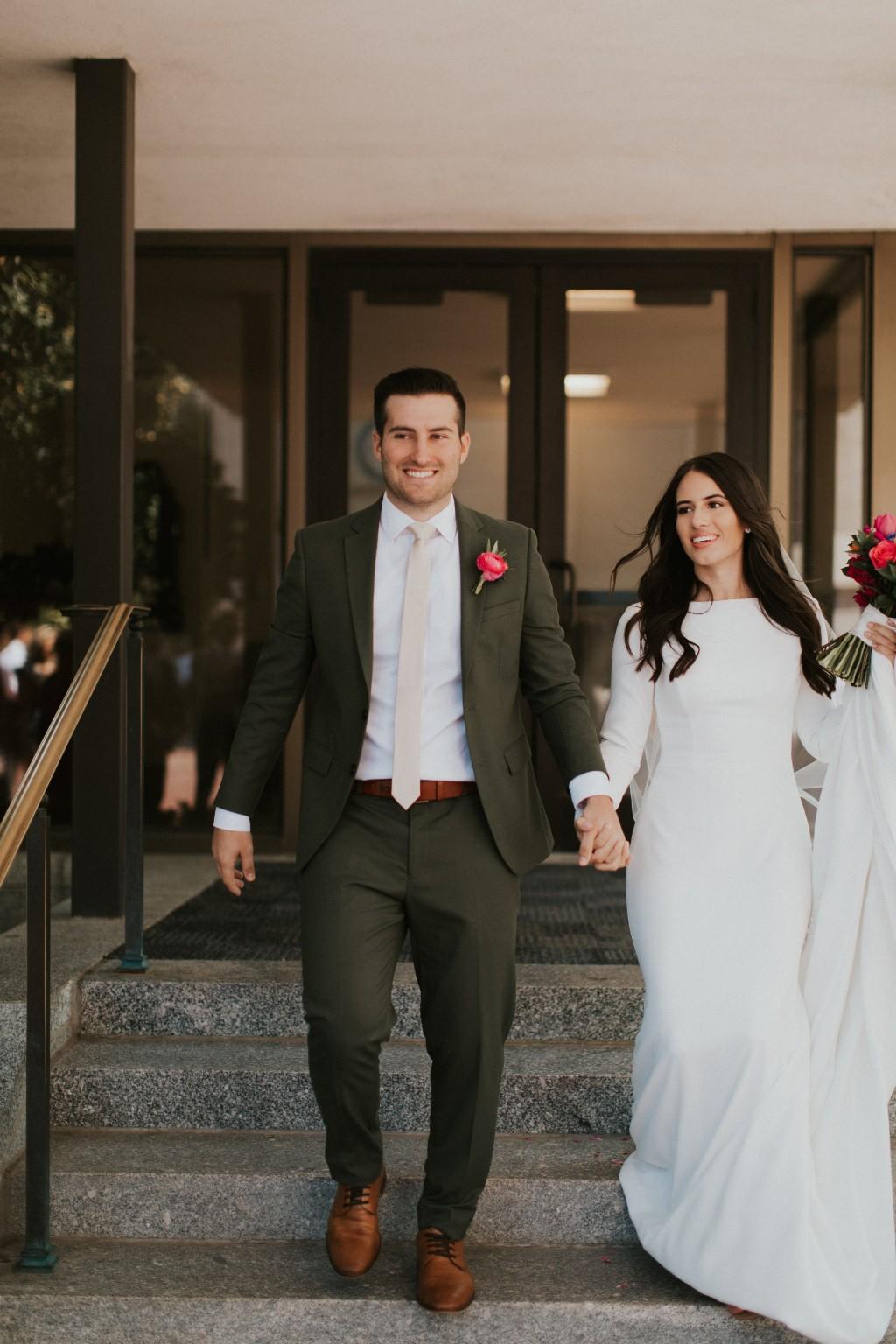 Country Mermaid Wedding Dresses Plus Size Jewel Neck Long Sleeve Bridal Gowns Beach Zipper Back Floor Length Wedding Dress