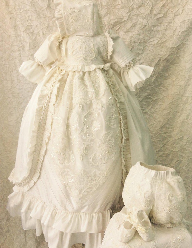 2021 Luxury Sequins Christening Gowns For Cute Baby Girl Lace Flowers Appliqued Pearls Baptism Dresses With Bonnet First Communication Dress