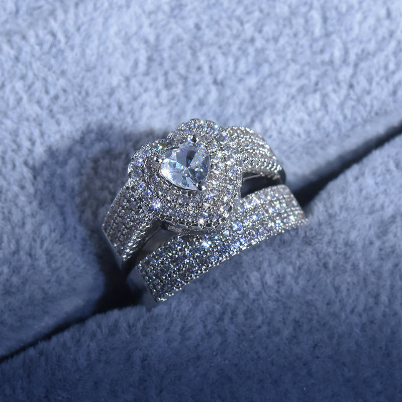 2pcs/set Silver Plated 3 Claw Love Heart Zircon Ring Sets For Women Men Luxury Wedding Party Engagement Jewelry Accessories
2pcs/set Silver Plated 3 Claw Love Heart Zircon Ring Sets For Women Men Luxury Wedding Party Engagement Jewelry Accessories