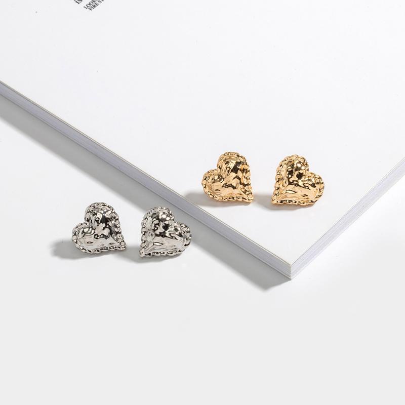 1Pair New Vintage Temperament Mini Heart Earrings for Women Jewelry Korea INS Style Gold Silver Color Studs Earings Girl E377
1Pair New Vintage Temperament Mini Heart Earrings for Women Jewelry Korea INS Style Gold Silver Color Studs Earings Girl E377