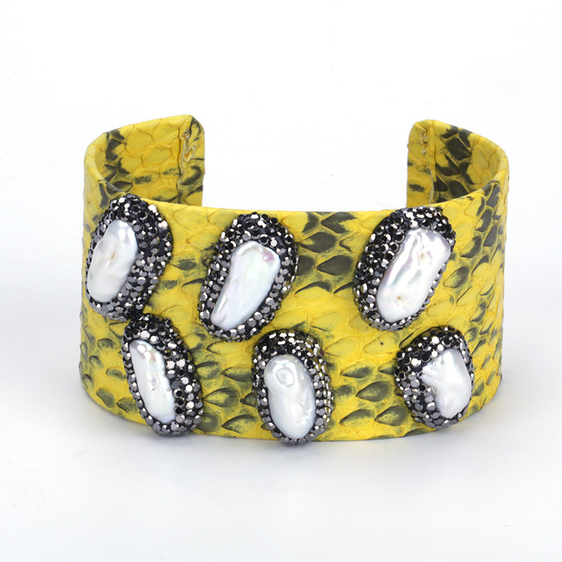 Natural Big Freshwater Pearl Beads Charm Pave Rhinestone Yellow Real Snake Leather Wide Wrap Open Bangle for Women
Natural Big Freshwater Pearl Beads Charm Pave Rhinestone Yellow Real Snake Leather Wide Wrap Open Bangle for Women