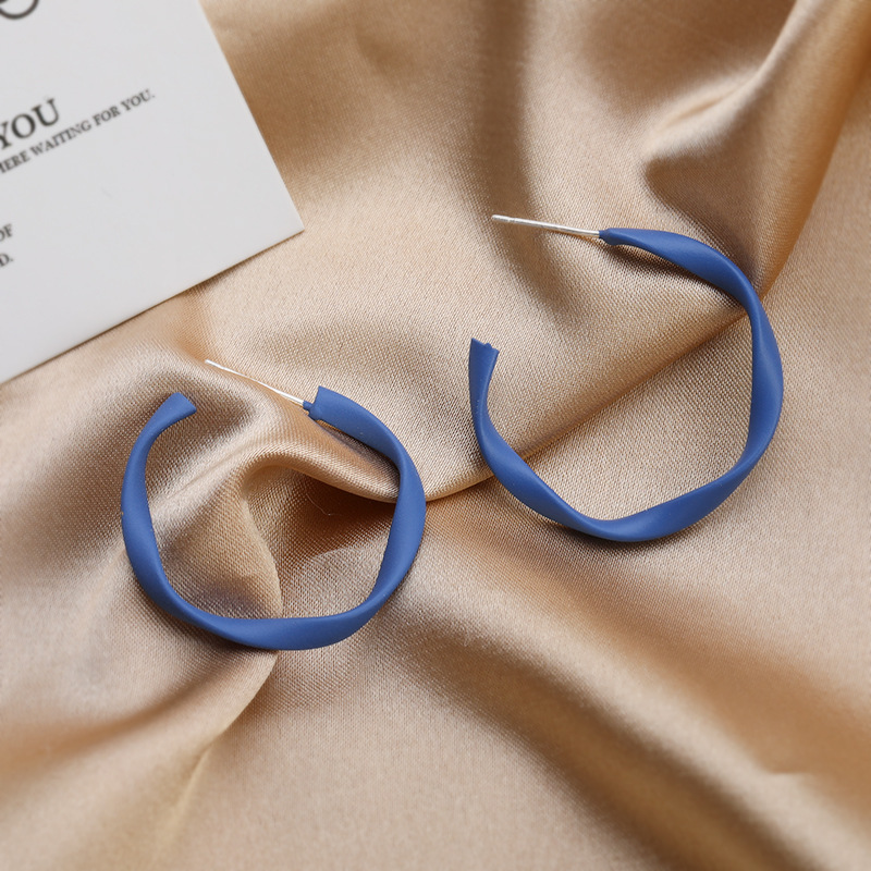 Hoop & Huggie Big Open Twisted Earrings For Women Matte Blue C-shape Large Circle Temperament Earring Stud Vintage Simple Ear Jewelry
Hoop & Huggie Big Open Twisted Earrings For Women Matte Blue C-shape Large Circle Temperament Earring Stud Vintage Simple Ear Jewelry