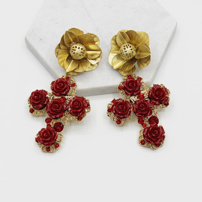 2020 new exaggerated metal ball flower earrings retro Baroque catwalk wind cross earrings female accessories 820
2020 new exaggerated metal ball flower earrings retro Baroque catwalk wind cross earrings female accessories 820