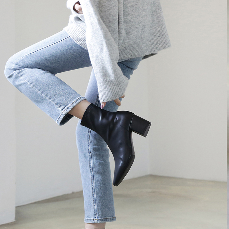 British Style Fashion 2020 Winter Boots Women's Leather Square Head Mid-heel Multicolor Bare Boots Size 33-42, Black 6cm
British Style Fashion 2020 Winter Boots Women's Leather Square Head Mid-heel Multicolor Bare Boots Size 33-42, Black 6cm