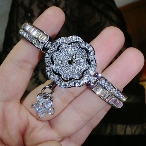 Luxury Women Watches! Ladies Diamond Bracelet Watch Female Rose Gold Silver Dress watch Rhinestone Bangle Wristwatches Freeship X0926
Luxury Women Watches! Ladies Diamond Bracelet Watch Female Rose Gold Silver Dress watch Rhinestone Bangle Wristwatches Freeship X0926