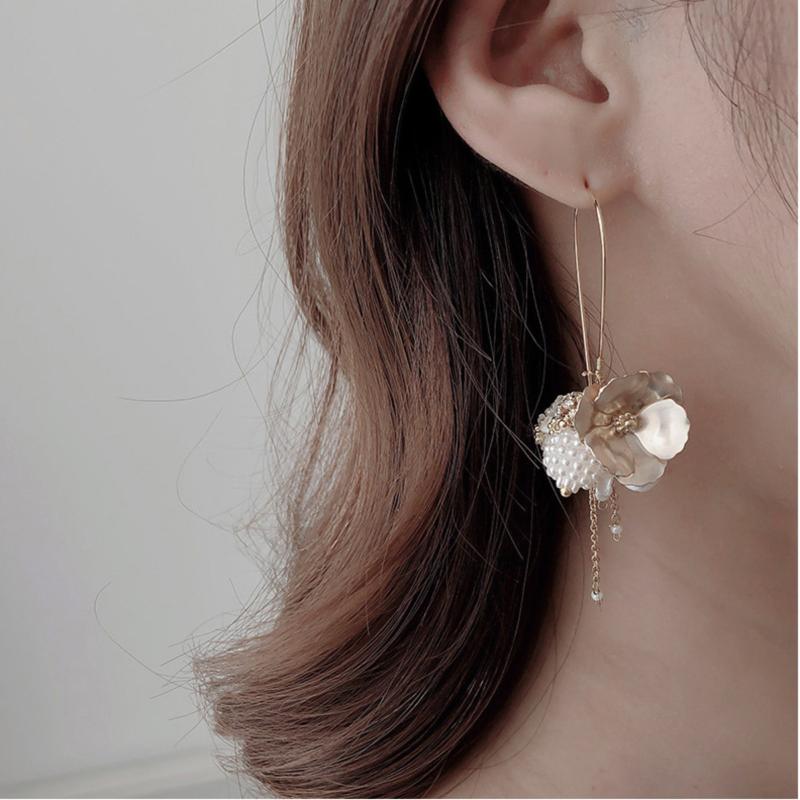 Korea earrings pearl luxury geometry metal gold shell pearl ball flower tassel long section ear rings fashion women earring 2020
Korea earrings pearl luxury geometry metal gold shell pearl ball flower tassel long section ear rings fashion women earring 2020