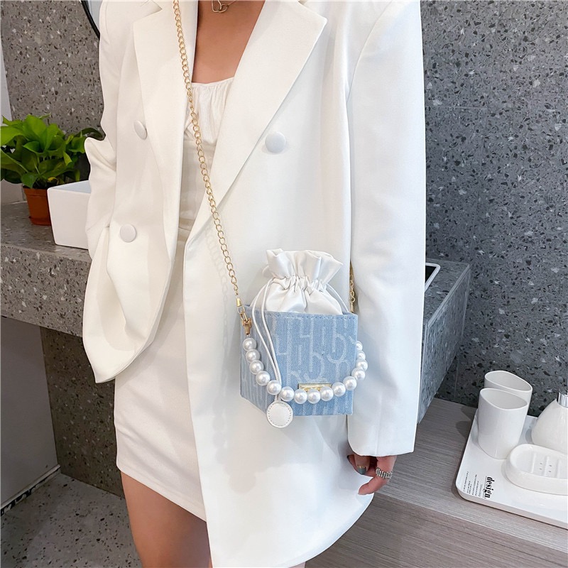 Lovely and sweet women's make-up bag, beaded canvas box type messenger bag, 3-color choice, Sky blue
Lovely and sweet women's make-up bag, beaded canvas box type messenger bag, 3-color choice, Sky blue