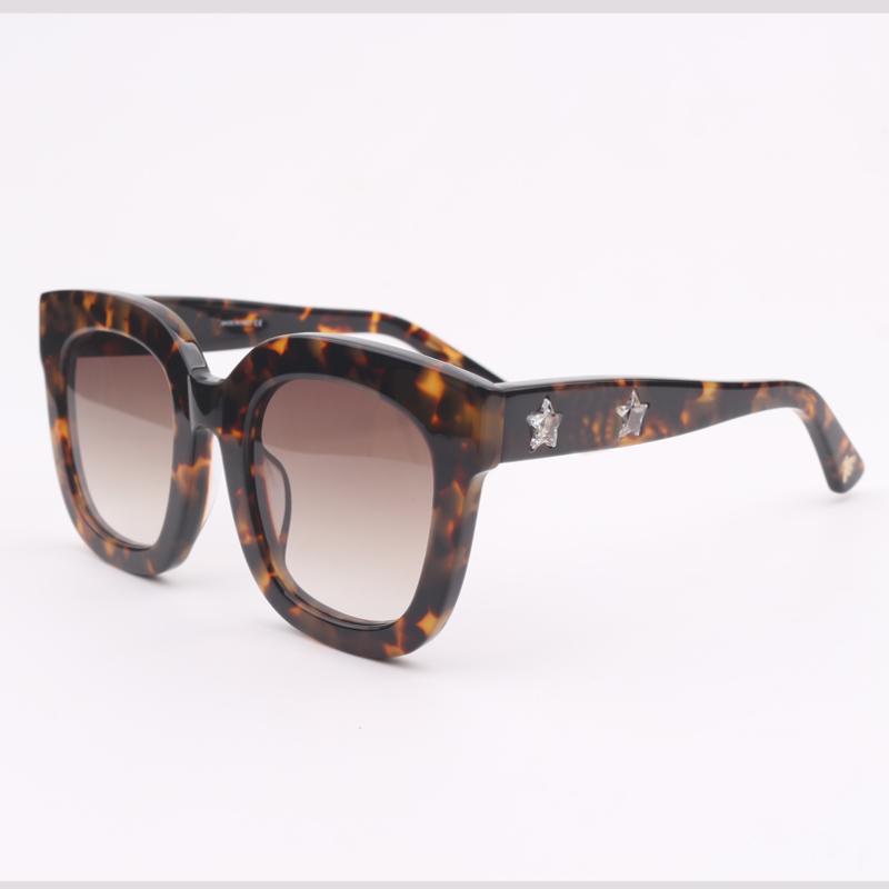 Tortoiseshell Effect cat eye sunglasses women fashion square Chunky women eye wear with clear star
Tortoiseshell Effect cat eye sunglasses women fashion square Chunky women eye wear with clear star