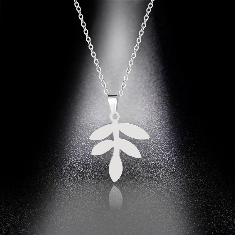 Stainless Steel Necklace, Literary Art Small Fresh Branches and Leaves Pendant, Female Clavicle Chain, Simple Fashion Jewelry
Stainless Steel Necklace, Literary Art Small Fresh Branches and Leaves Pendant, Female Clavicle Chain, Simple Fashion Jewelry