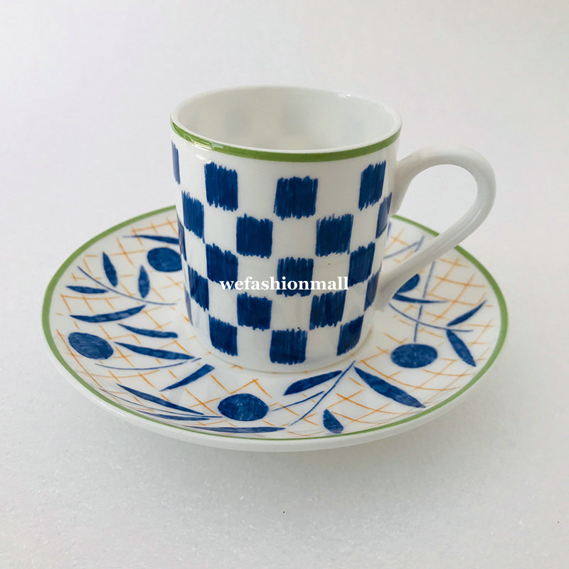 European style Luxurious Ceramics Coffee Cup and saucer Top Grade Bone China Cup Saucer Set Porcelain Couples mug Housewarming gift
European style Luxurious Ceramics Coffee Cup and saucer Top Grade Bone China Cup Saucer Set Porcelain Couples mug Housewarming gift