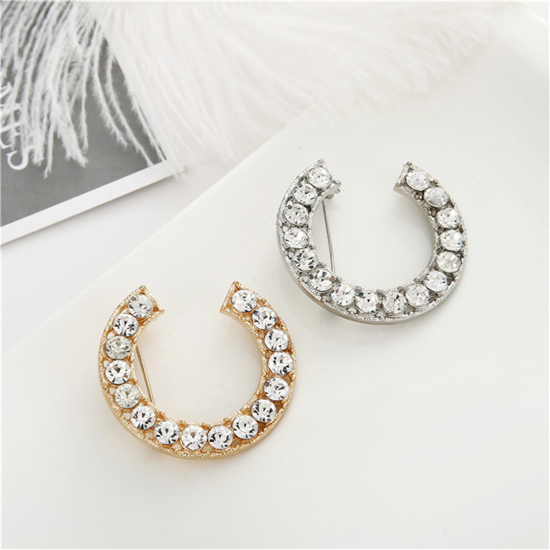 Shinny Full Crystal Pins Letters Brooches For Women Men Scarf Clothes Bag Sweater Alphabet Badge Lapel Rhinestone Brooch Jewelry
Shinny Full Crystal Pins Letters Brooches For Women Men Scarf Clothes Bag Sweater Alphabet Badge Lapel Rhinestone Brooch Jewelry