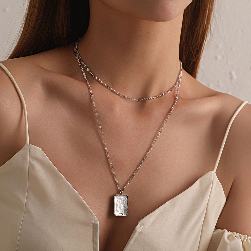 Simple Temperament Geometric Square Pendant Necklace for Women Vintage Double Layer Clavicle Necklace Ladies Jewelry Kolye
Simple Temperament Geometric Square Pendant Necklace for Women Vintage Double Layer Clavicle Necklace Ladies Jewelry Kolye