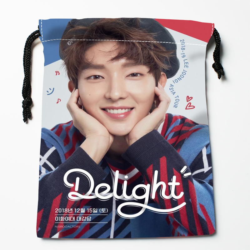 New Arrival LEE JOON GI Drawstring Bags Print 18X22CM Soft Satin Fabric Resuable Storage Storage Clothes Bag Shoes Bags
New Arrival LEE JOON GI Drawstring Bags Print 18X22CM Soft Satin Fabric Resuable Storage Storage Clothes Bag Shoes Bags