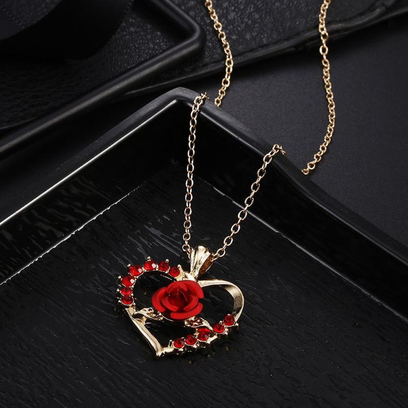 Fashion Personality Hollow Love Roses Necklace Europe And America Zircon Pendant Valentine'S Day Gift Necklace
Fashion Personality Hollow Love Roses Necklace Europe And America Zircon Pendant Valentine'S Day Gift Necklace