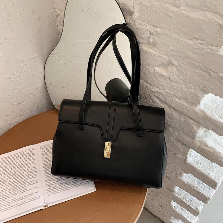 factory wholesale women handbag simple buckle large women shoulder bag elegant atmosphere leather shoulder bag flip leather fashion handbag
factory wholesale women handbag simple buckle large women shoulder bag elegant atmosphere leather shoulder bag flip leather fashion handbag