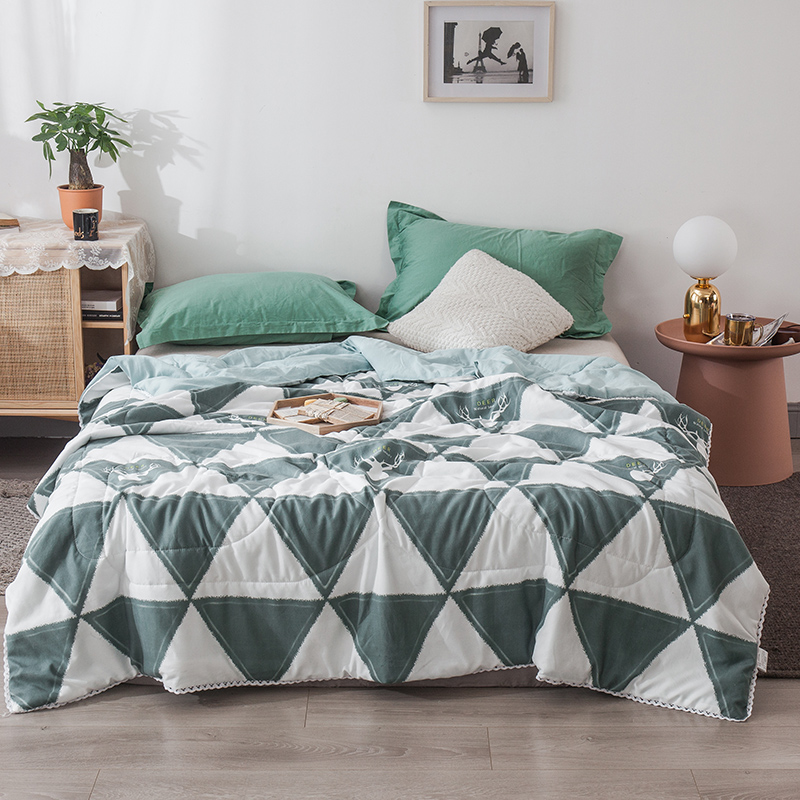 Quilts for Double Bed Summer Bedspread Blanket 200*230 Thin Air-conditioned Comforter Queen Duvets Single Bed for Children's
Quilts for Double Bed Summer Bedspread Blanket 200*230 Thin Air-conditioned Comforter Queen Duvets Single Bed for Children's