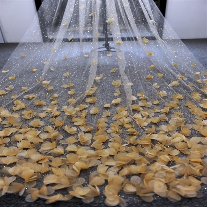 Luxury Wedding Veils Hand Made Flower Sequins Long Veils Lace Applique One Layer Cathedral Length Cheap Bridal Veil