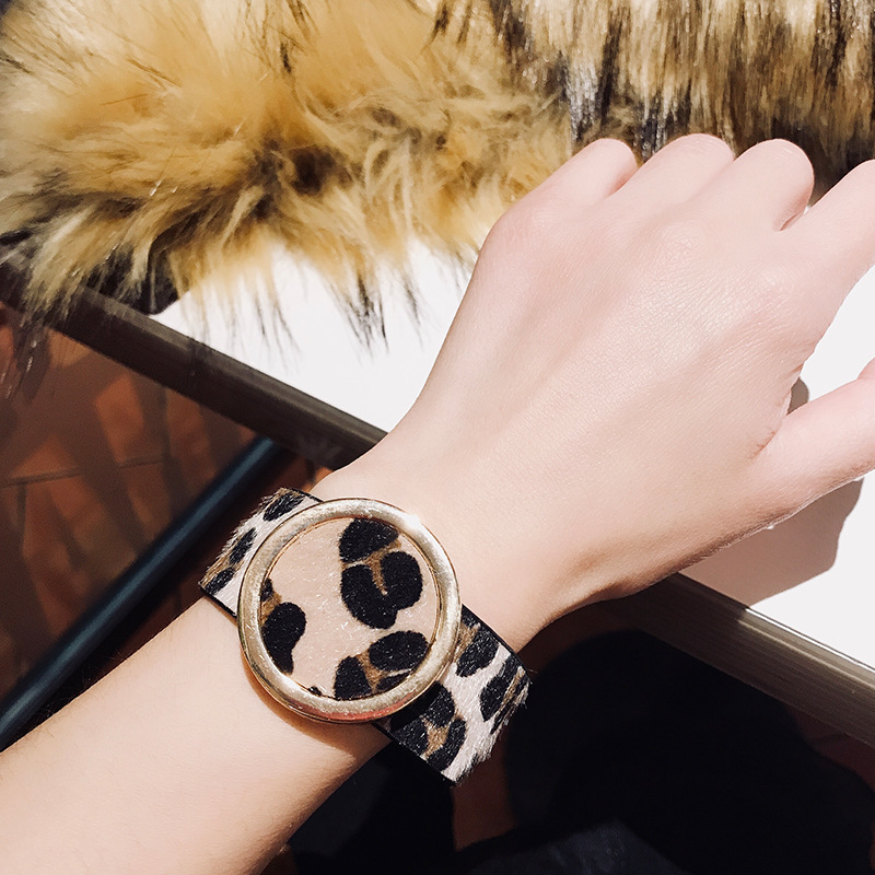 Fashion Leopard Wide PU Leather Bracelet Personality Vintage Bracelets Bangles Versatile Elegance Bangle for Women Jewellery
Fashion Leopard Wide PU Leather Bracelet Personality Vintage Bracelets Bangles Versatile Elegance Bangle for Women Jewellery